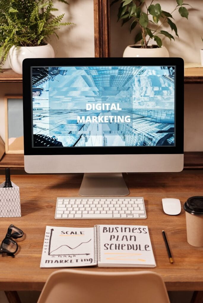 Monitor with text - Digital marketing